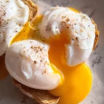 Poached Eggs {How to Poach an Egg}